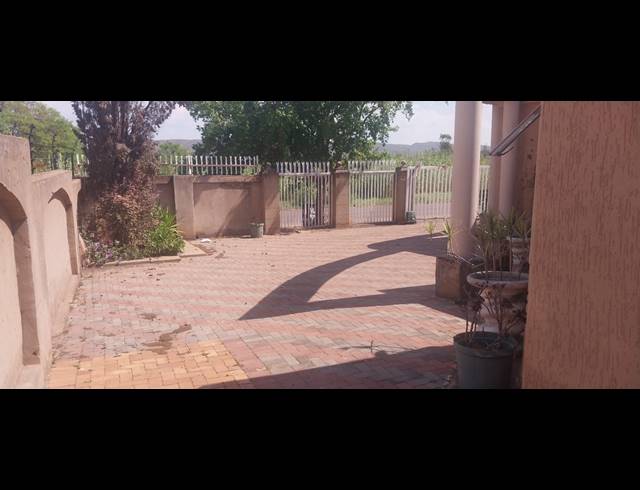 4 BEDROOM HOUSE FOR SALE IN LADY SELBORNE